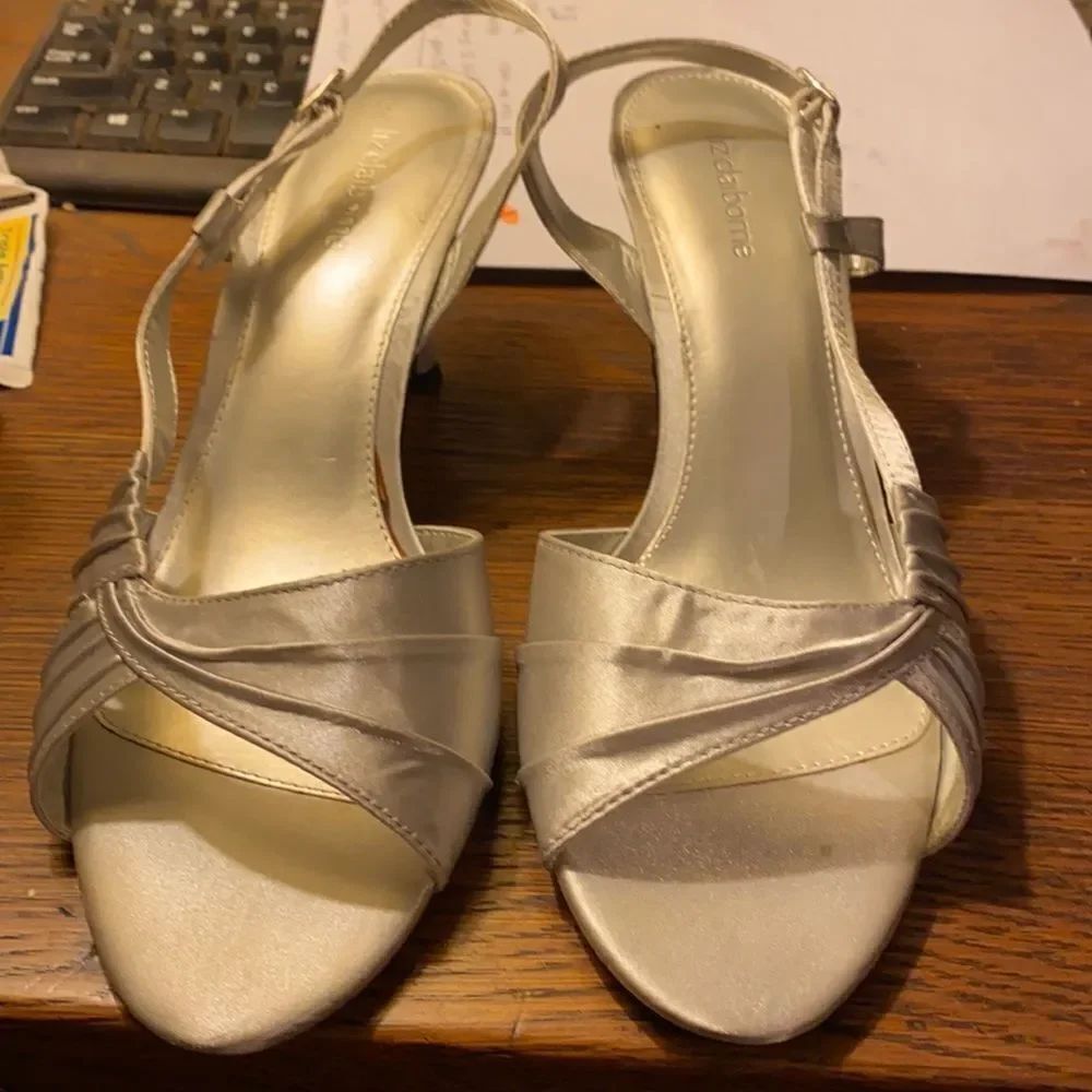 Liz Claiborne Silver Sandals sz. 9.5 M